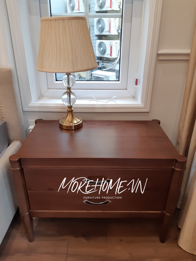 Thi công tab đầu giường gỗ tự nhiên tô điểm ấn tượng, sử dụng thuận tiện cho gia chủ trong sinh hoạt hằng ngày